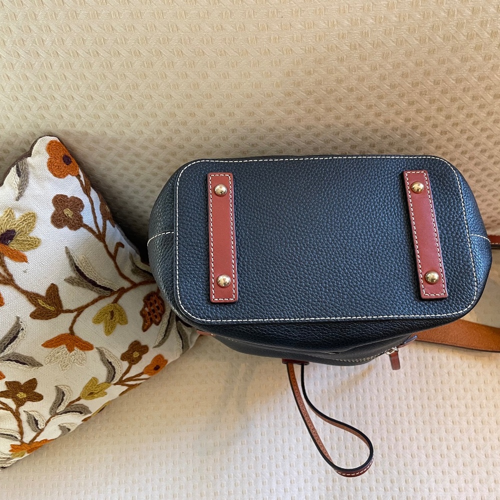 Gorgeous DOONEY AND BOURKE Pebbled Grain Aimee Bag - Picture 6 of 10